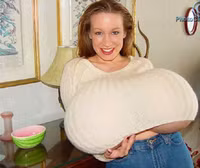 Người phụ nữ ngực to nhất thế giới