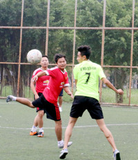 Giao lưu bóng đá chào mừng kỷ niệm ngày Nhà giáo Việt Nam 20/11 ảnh 2 Giao lưu bóng đá chào mừng kỷ niệm ngày Nhà giáo Việt Nam 20/11 ảnh 2