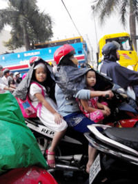 Cần Thơ: Đường phố thành “sông” sau mưa lớn ảnh 8