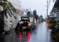 Cần Thơ: Đường phố thành “sông” sau mưa lớn ảnh 9