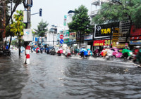 Cần Thơ: Đường phố thành “sông” sau mưa lớn ảnh 5