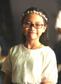 Phương Mỹ Chi trong sáng như thiên thần ngồi ghế giám khảo ảnh 1 Phương Mỹ Chi nhí nhảnh đi chấm thi sao Việt