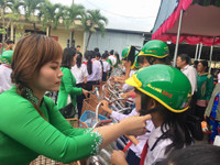 Phó Thủ tướng Trương Hòa Bình trao quà thiện nguyện tại Long An ảnh 2 Phó Thủ tướng Trương Hòa Bình trao quà thiện nguyện tại Long An ảnh 2