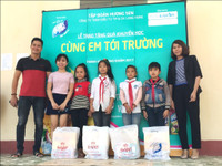 Cùng em tới trường trao gửi hàng ngàn suất quà trong năm 2017 ảnh 5 Cùng em tới trường trao gửi hàng ngàn suất quà trong năm 2017 ảnh 5