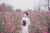 quang-ha-dien-ao-dai-ngo-ngn-ngam-hoa-dao-nhat-tan-2