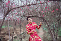 quang-ha-dien-ao-dai-ngo-ngn-ngam-hoa-dao-nhat-tan