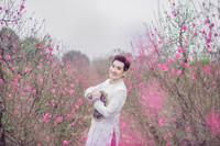 quang-ha-dien-ao-dai-ngo-ngn-ngam-hoa-dao-nhat-tan-3