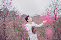 quang-ha-dien-ao-dai-ngo-ngn-ngam-hoa-dao-nhat-tan-4