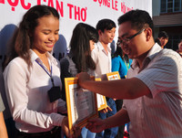 Cần Thơ tuyên dương sinh viên hiến máu tình nguyện ảnh 2