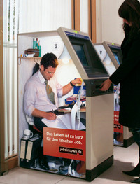 bat gap hinh anh "oai oam" khi rut tien o cay atm hinh anh 5