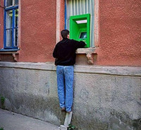 bat gap hinh anh "oai oam" khi rut tien o cay atm hinh anh 11