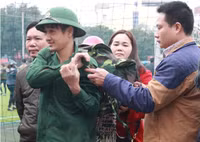 Nghệ An: Những khoảnh khắc xúc động trong buổi tòng quân ảnh 3