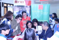 Đông đảo học sinh tham dự Ngày hội tuyển sinh HANU ảnh 4