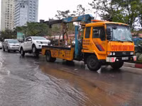 Đường ngập như sông, công an ra quân cứu hộ người dân ảnh 12