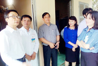 Phó Thủ tướng Vũ Đức Đam thăm trạm y tế vùng sâu tỉnh Trà Vinh ảnh 4