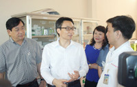 Phó Thủ tướng Vũ Đức Đam thăm trạm y tế vùng sâu tỉnh Trà Vinh ảnh 2