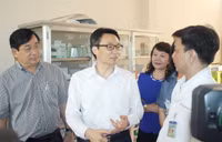 Phó Thủ tướng Vũ Đức Đam thăm trạm y tế vùng sâu tỉnh Trà Vinh ảnh 2