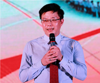 Độc đáo lễ rửa tay tri ân cha mẹ của học sinh khối 12 ảnh 2 Độc đáo lễ rửa tay tri ân cha mẹ của học sinh khối 12 ảnh 2