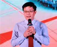 Độc đáo lễ rửa tay tri ân cha mẹ của học sinh khối 12 ảnh 2