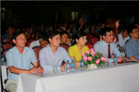 Độc đáo lễ rửa tay tri ân cha mẹ của học sinh khối 12 ảnh 4 Độc đáo lễ rửa tay tri ân cha mẹ của học sinh khối 12 ảnh 4