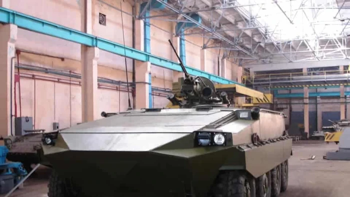 Thiết giáp 'vô lý' nhất của Ukraine là xe chiến đấu bộ binh bánh lốp K-64