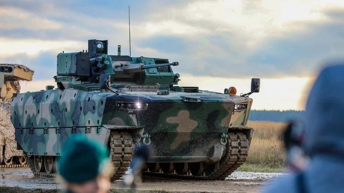 Những xe chiến đấu bộ binh Borsuk nội địa đầu tiên bắt đầu trực chiến