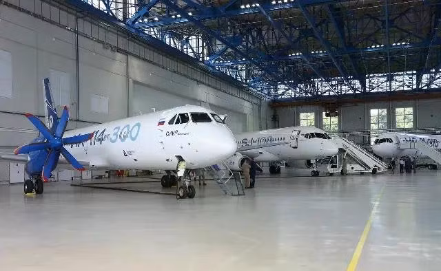 Ông Putin được giới thiệu các mẫu máy bay 'vượt trội nhập khẩu' của Nga