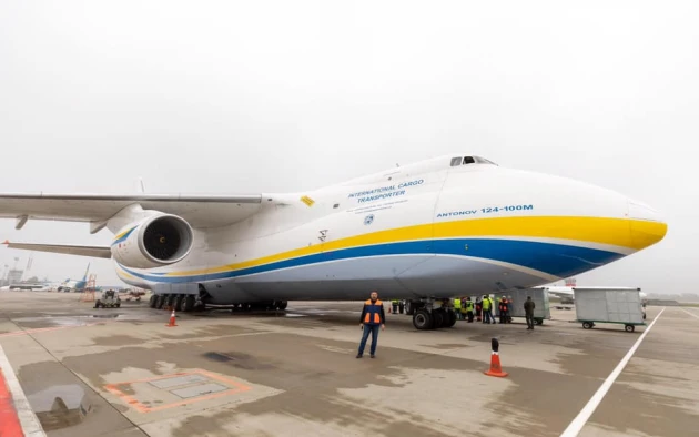 An-124 thực hiện cú hạ cánh táo bạo xuống Kyiv