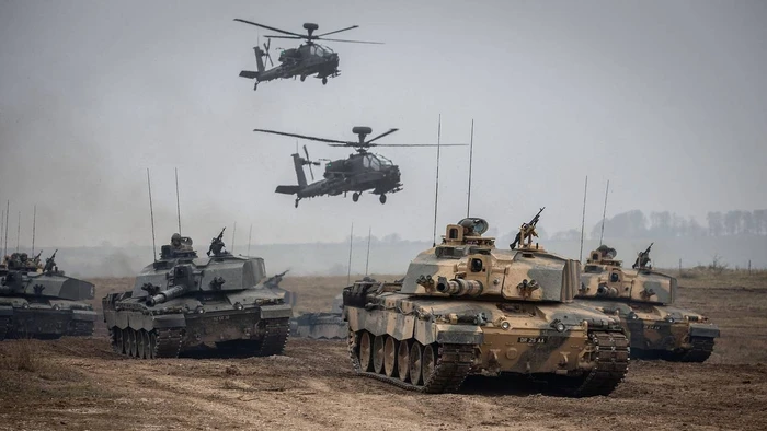 'EU phải trở thành siêu cường quân sự'