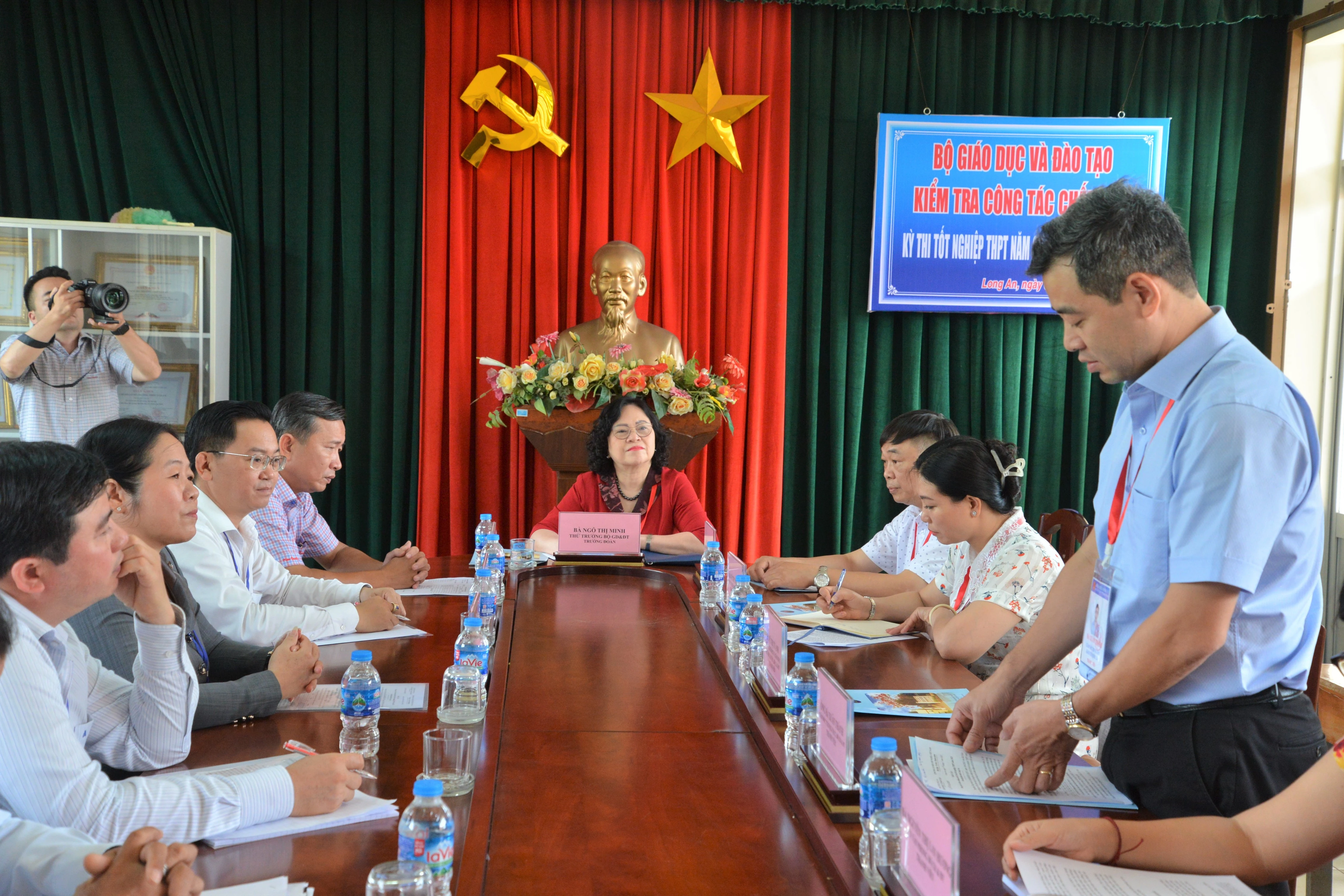 Ông Hà Xuân Thành - Giám đốc Trung tâm khảo thí quốc gia, Cục QLCL, Bộ GD&amp;ĐT - thành viên Đoàn công tác phát biểu góp ý cho công tác chấm thi.