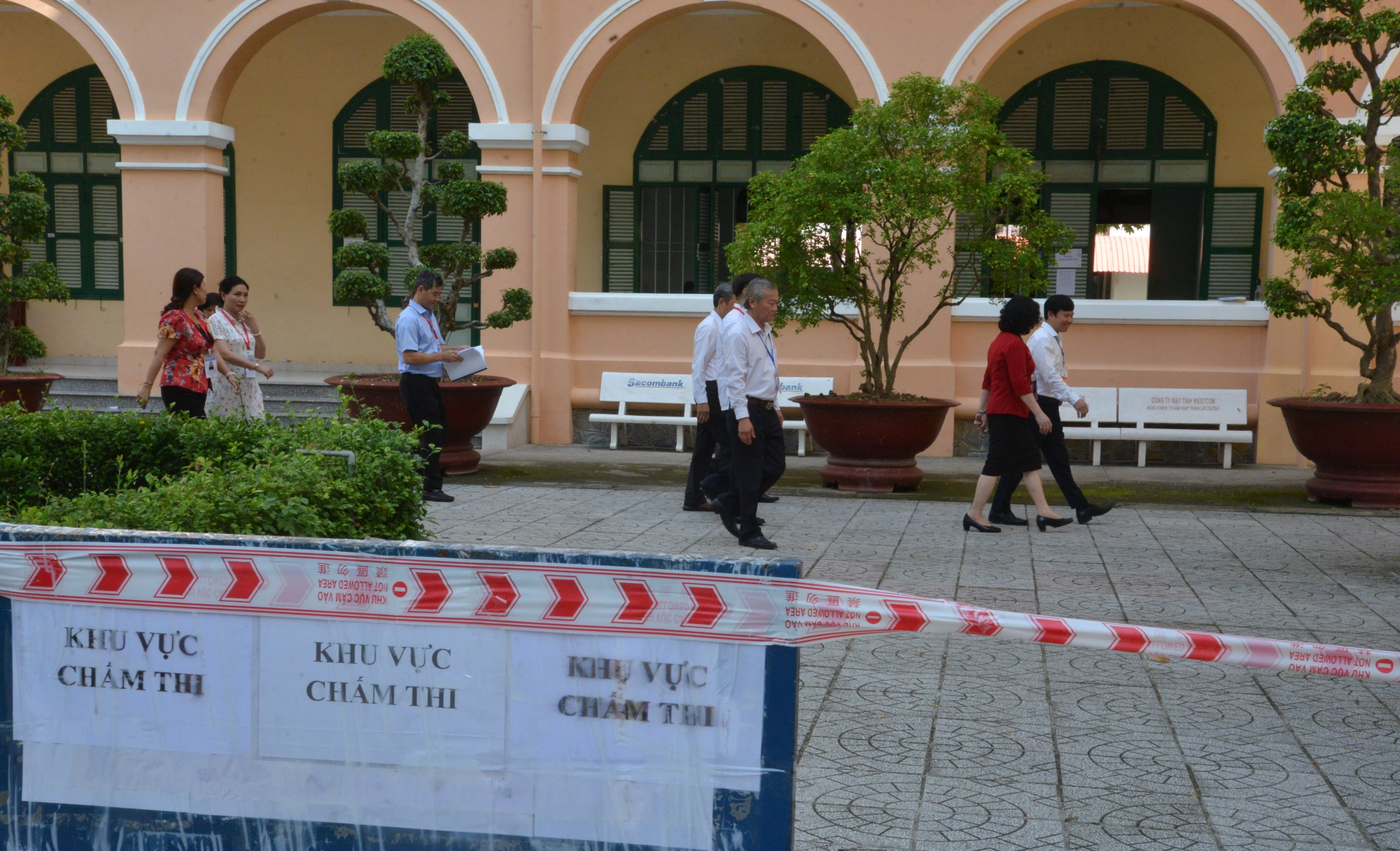 Bộ phận chấm thi được bố trí tại vị trí biệt lập.