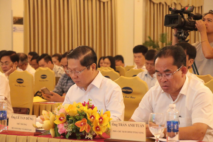 Các đại biểu tham dự hội nghị. bo-gddt-chuong-trinh-nong-thon-moi.jpg