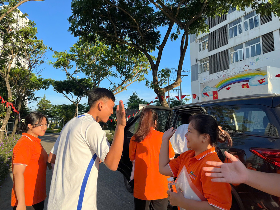 Học sinh Trường nội trú Hy Vọng chúc nhau bình tĩnh, tự tin, làm bài thi tốt. truong-hy-vong.jpg