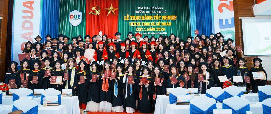 Trường Đại học Kinh tế - Đại học Đà Nẵng trao bằng tốt nghiệp đợt 1 năm 2026.