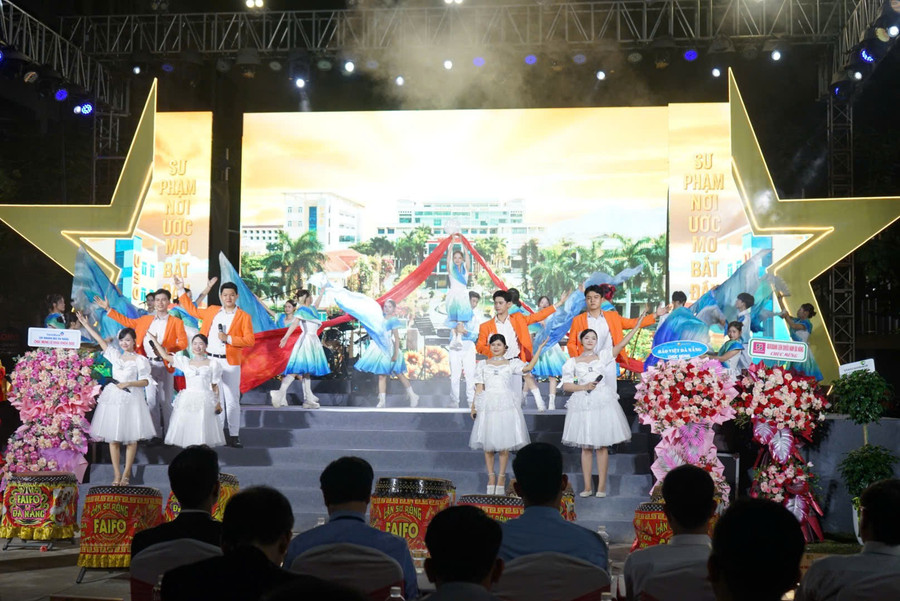 Các tiết mục văn nghệ đầy mong chờ trong chương trình Khai khóa. khai-khoa-dai-hoc-su-pham-da-nang.jpg