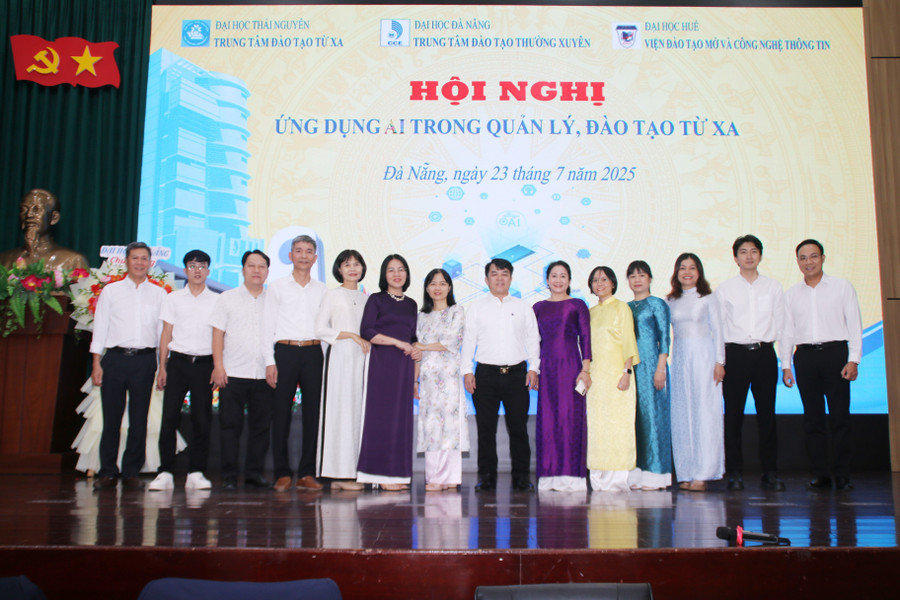 វិទ្យាស្ថានអប់រំបើកចំហ និងបច្ចេកវិទ្យាព័ត៌មាន - សាកលវិទ្យាល័យ Hue បានសហការរៀបចំសិក្ខាសាលាស្តីពីការអនុវត្ត AI ក្នុងការគ្រប់គ្រង និងការសិក្សាពីចម្ងាយ។ img-3263-1.jpg