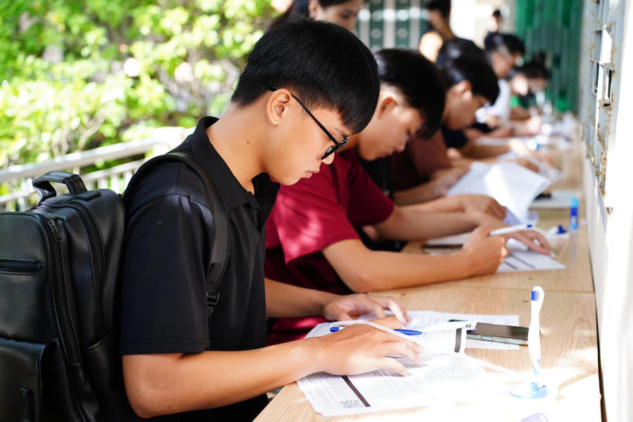 Nhà trường chia làm nhiều khu vực để hỗ trợ, hướng dẫn sinh viên hoàn thiện hồ sơ nhập học trực tiếp. sinh-vien-dai-hoc-bach-khoa-da-nang.jpg
