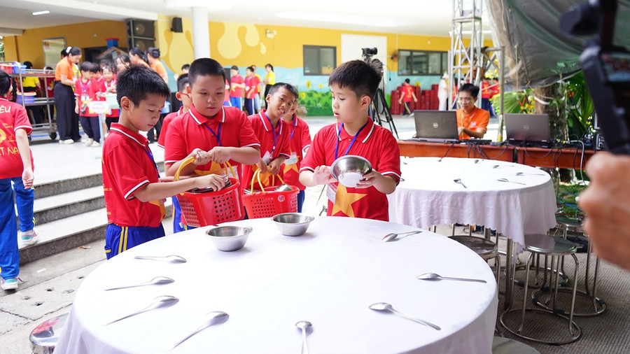 Học sinh Trường Tiểu học Lý Tự Trọng (phường Hải Châu, TP Đà Nẵng) tham gia hoạt động trại với chủ đề "Đi tìm nguồn cội". tieu-hoc-ly-tu-trong-da-nang-trai-he.jpg