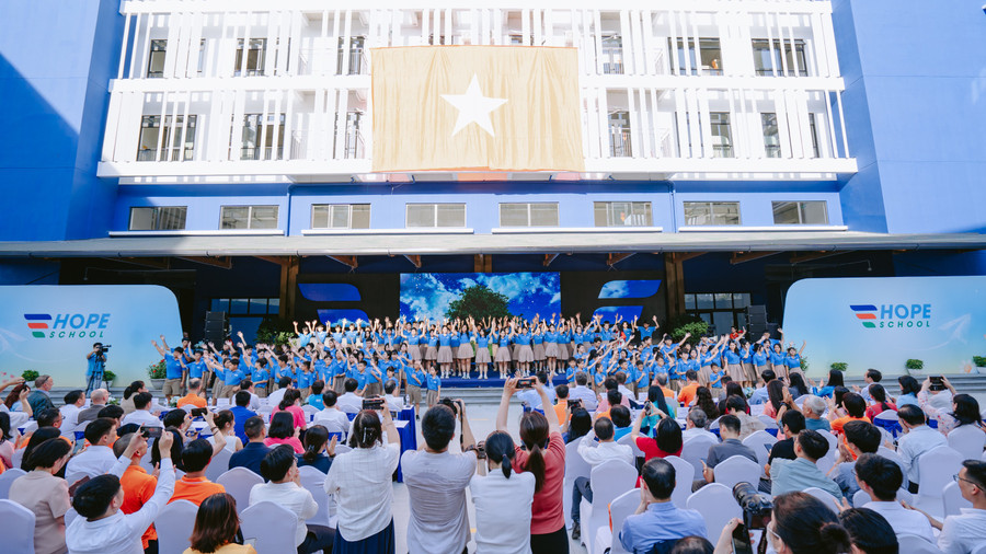 Tiết mục văn nghệ do học sinh Trường Hy vọng biểu diễn. hug00314.jpg