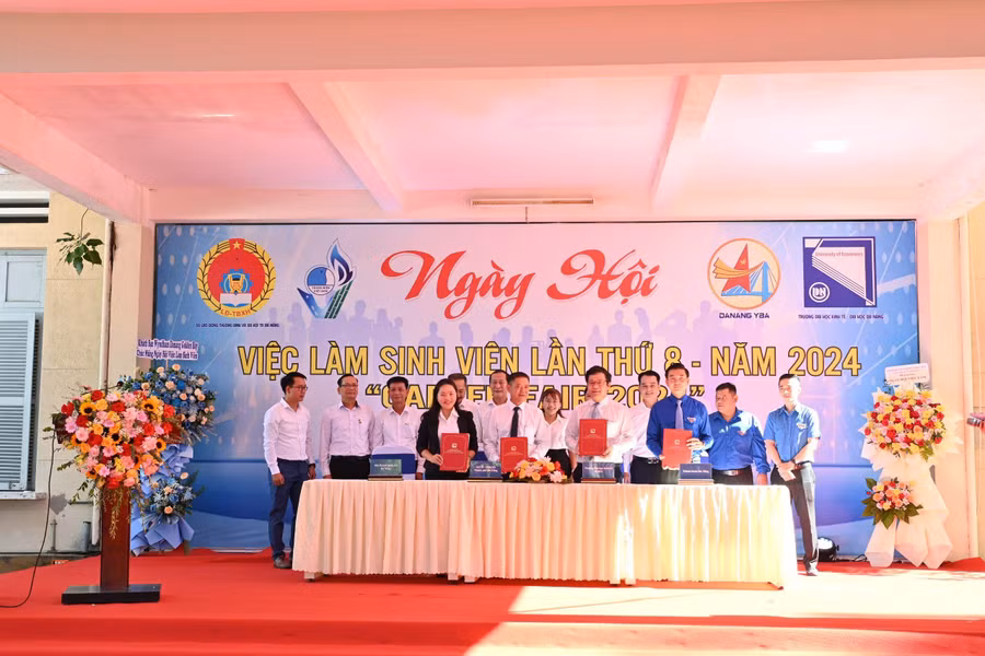 Ngày hội việc làm Trường ĐH Kinh tế Đà Nẵng.jpg