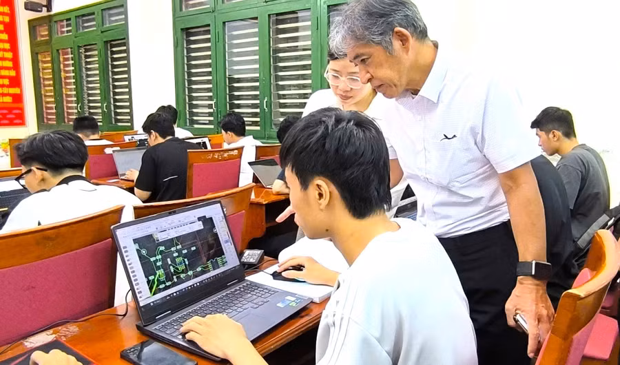 Trường Đại học Sư phạm Kỹ thuật (Đại học Đà Nẵng) tổ chức thi thiết kế vi mạch với sự phối hợp của các chuyên gia Nhật Bản