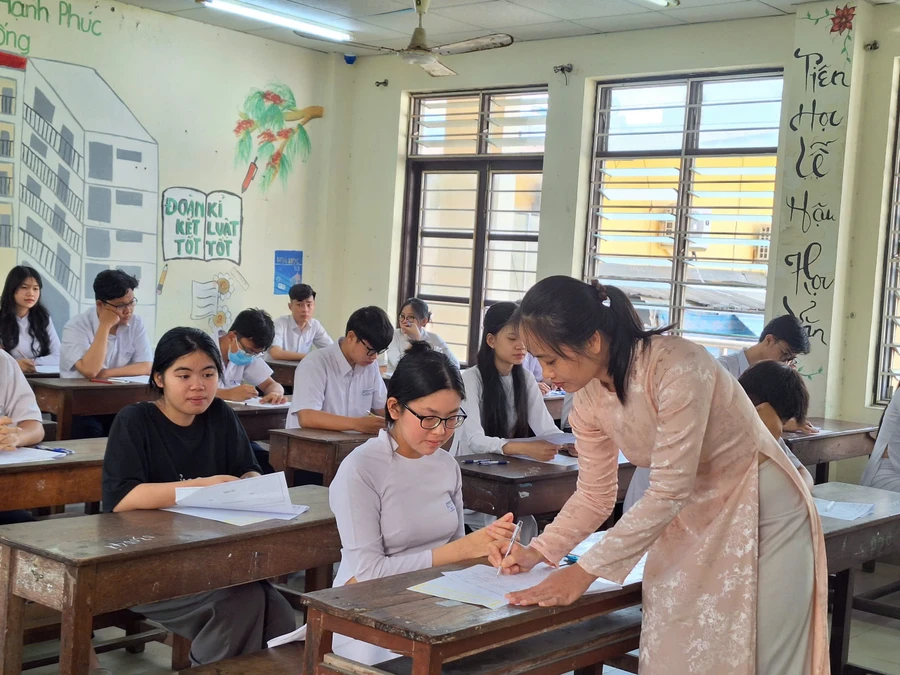 Học sinh lớp 12 tham gia đợt thi thử do Sở GD&ĐT Đà Nẵng tổ chức. 