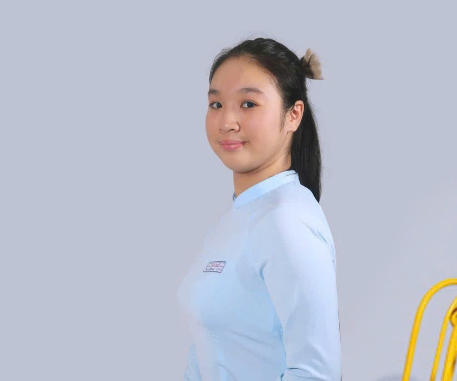 Phạm Đoàn Minh Khuê, học sinh lớp 10 C2, Trường THPT chuyên Lê Quý Đôn, TP Đà Nẵng.