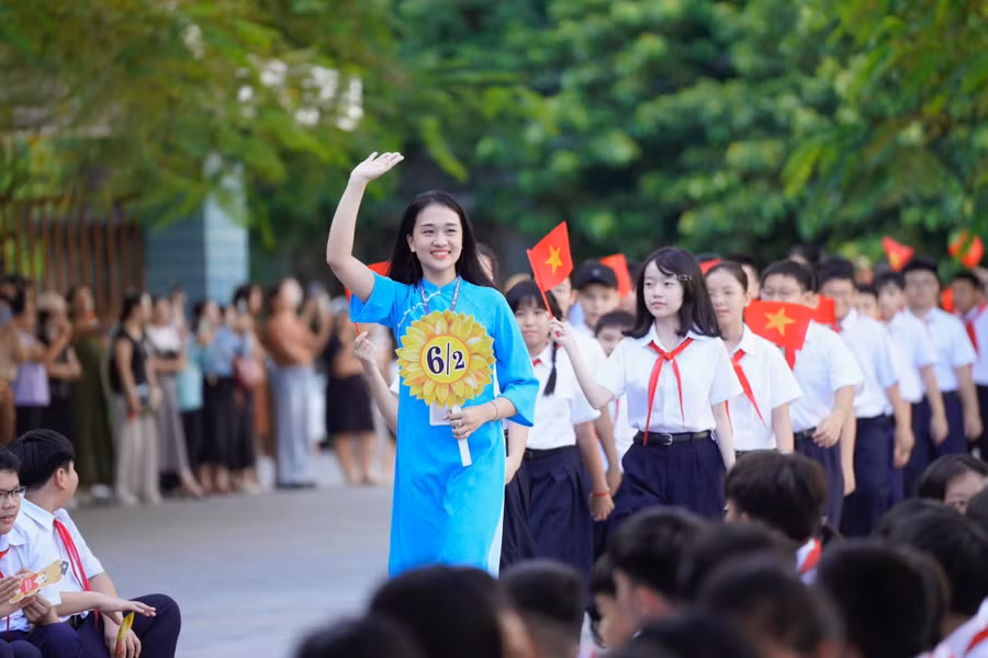 Trường THCS Nguyễn Huệ (phường Hải Châu, TP Đà Nẵng) đón học sinh lớp 6 trong Lễ khai giảng năm học 2025 - 2026. 