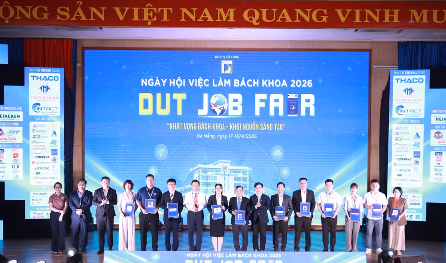 Trường Đại học Bách khoa, ĐHĐN ký kết Biên bản ghi nhớ hợp tác với 09 doanh nghiệp lớn thuộc nhiều lĩnh vực.