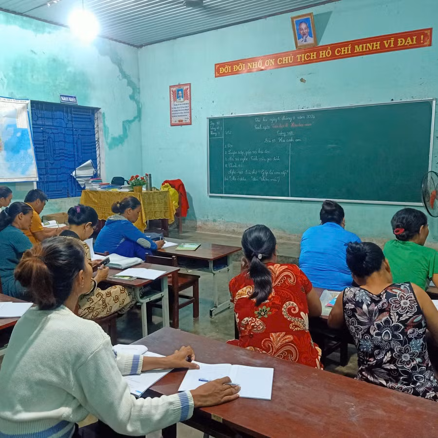 Lớp xóa mù chữ ở thôn Hoa (xã Thạnh Mỹ, TP Đà Nẵng) được huyện Nam Giang cũ mở từ năm 2023 và duy trì cho đến nay. 