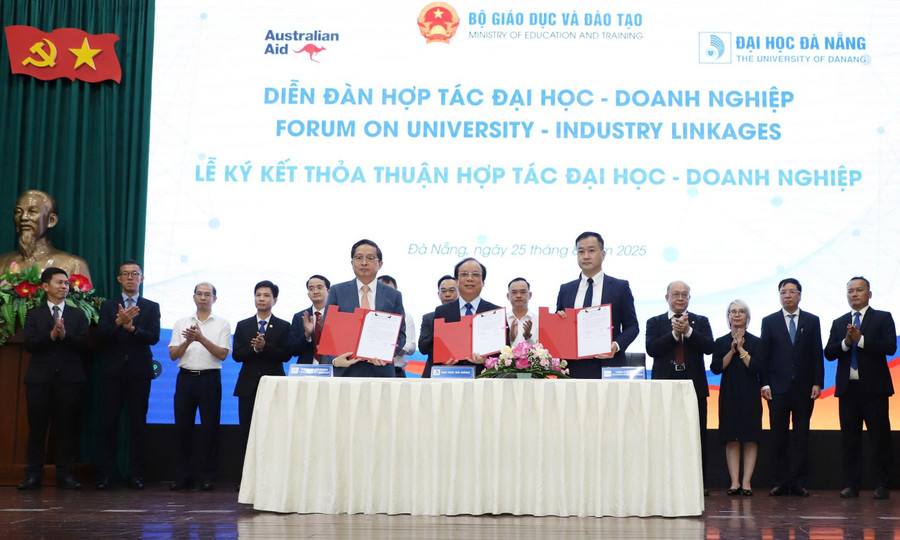 Đại học Đà Nẵng ký kết hợp tác với các doanh nghiệp tại diễn đàn. dai-hoc-da-nang-ky-ket-hop-tac.jpg