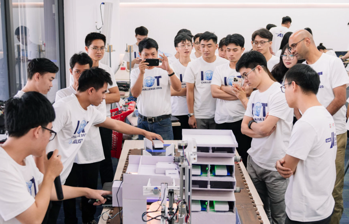 Sinh viên Đại học Đà Nẵng đạt Quán quân Cuộc thi IoT Challenge năm 2025 với giải pháp Smarted Stock quản lý kho Dược. anh-2-bai-gdtd.png
