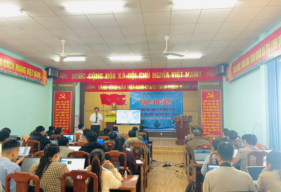Lớp tập huấn chuyên đề Ứng dụng trí tuệ nhân tạo (AI) để hỗ trợ cán bộ, công chức, viên chức xã Trà Linh. 