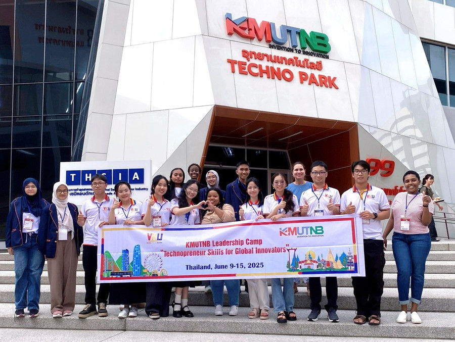 Sinh viên VKU, Đại học Đà Nẵng tham gia Trại hè lãnh đạo quốc tế tại Thái Lan. 